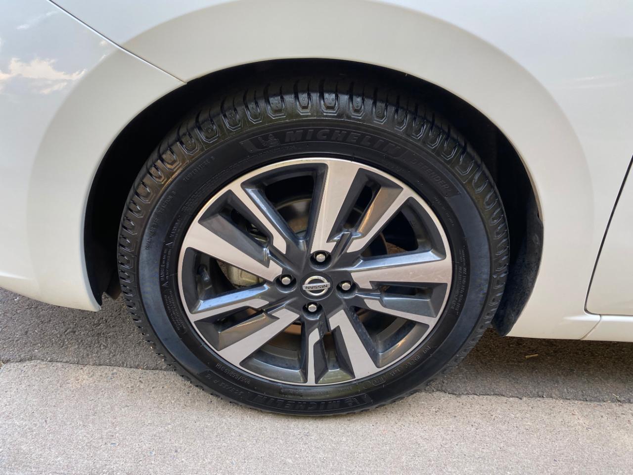 Nissan Versa SV CVT 2022