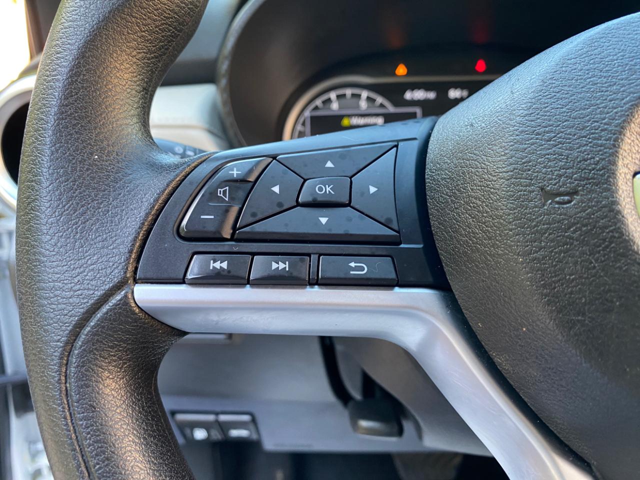 Nissan Versa SV CVT 2022