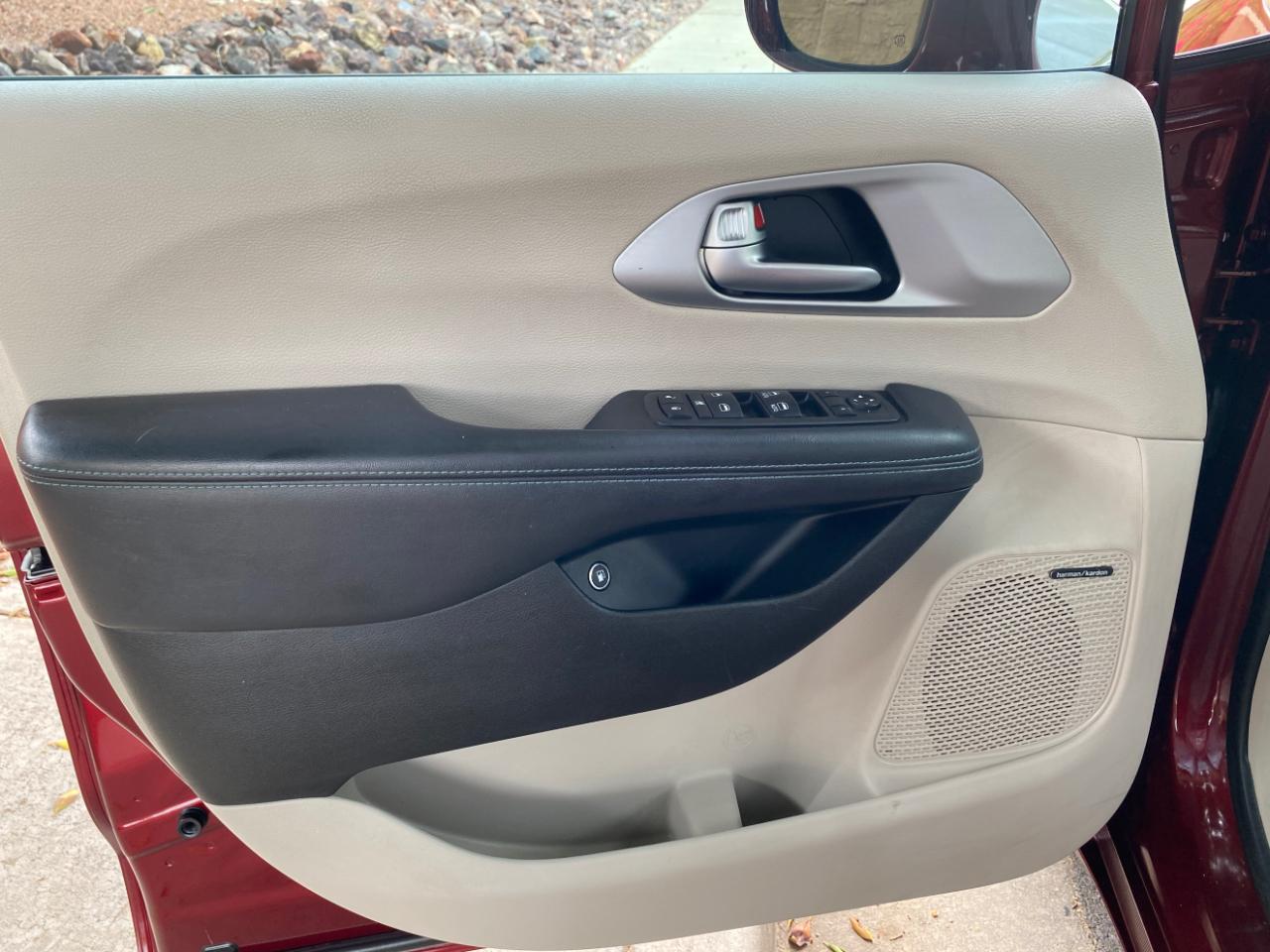 Chrysler Pacifica Hybrid  2018