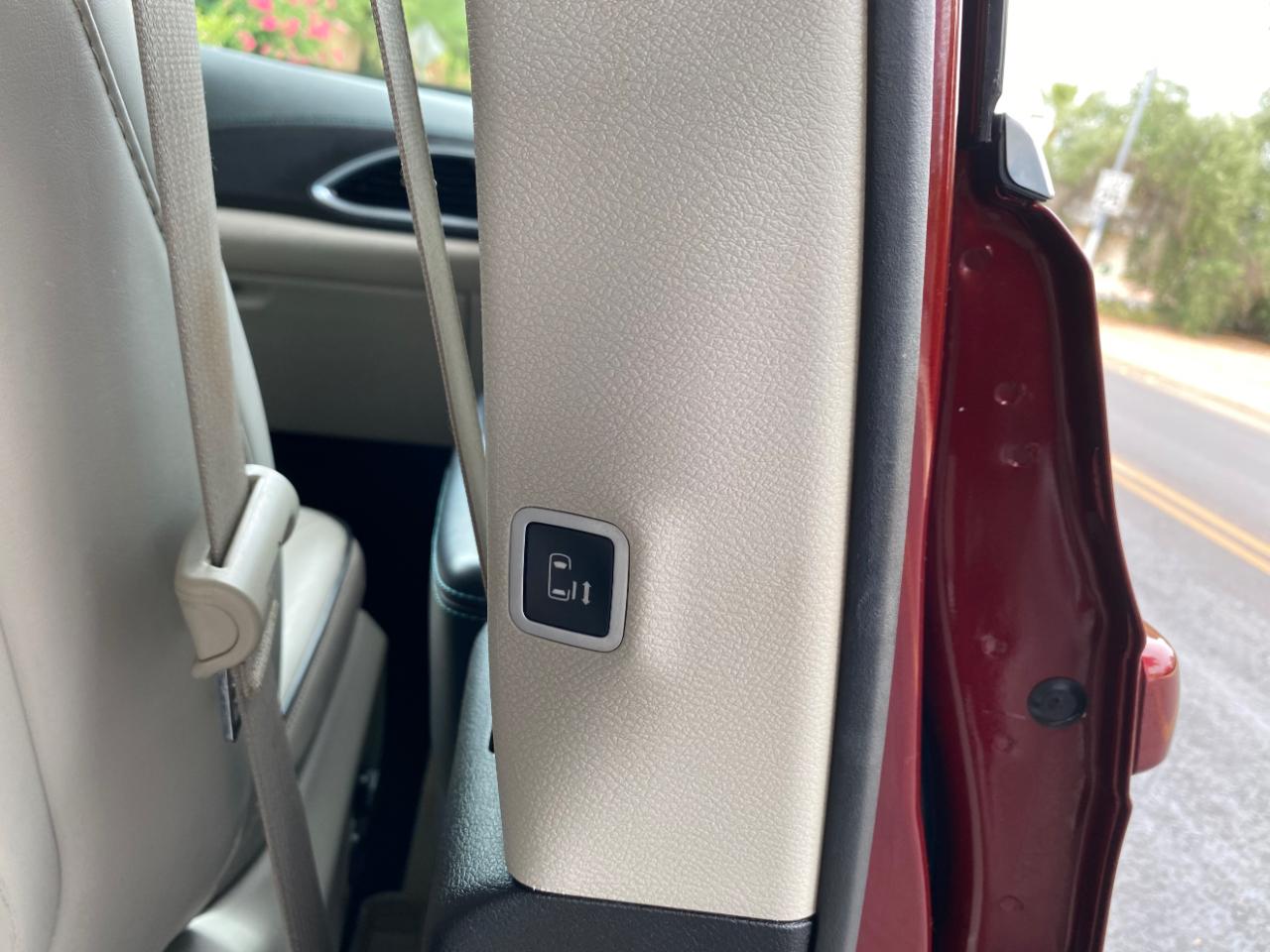 Chrysler Pacifica Hybrid  2018