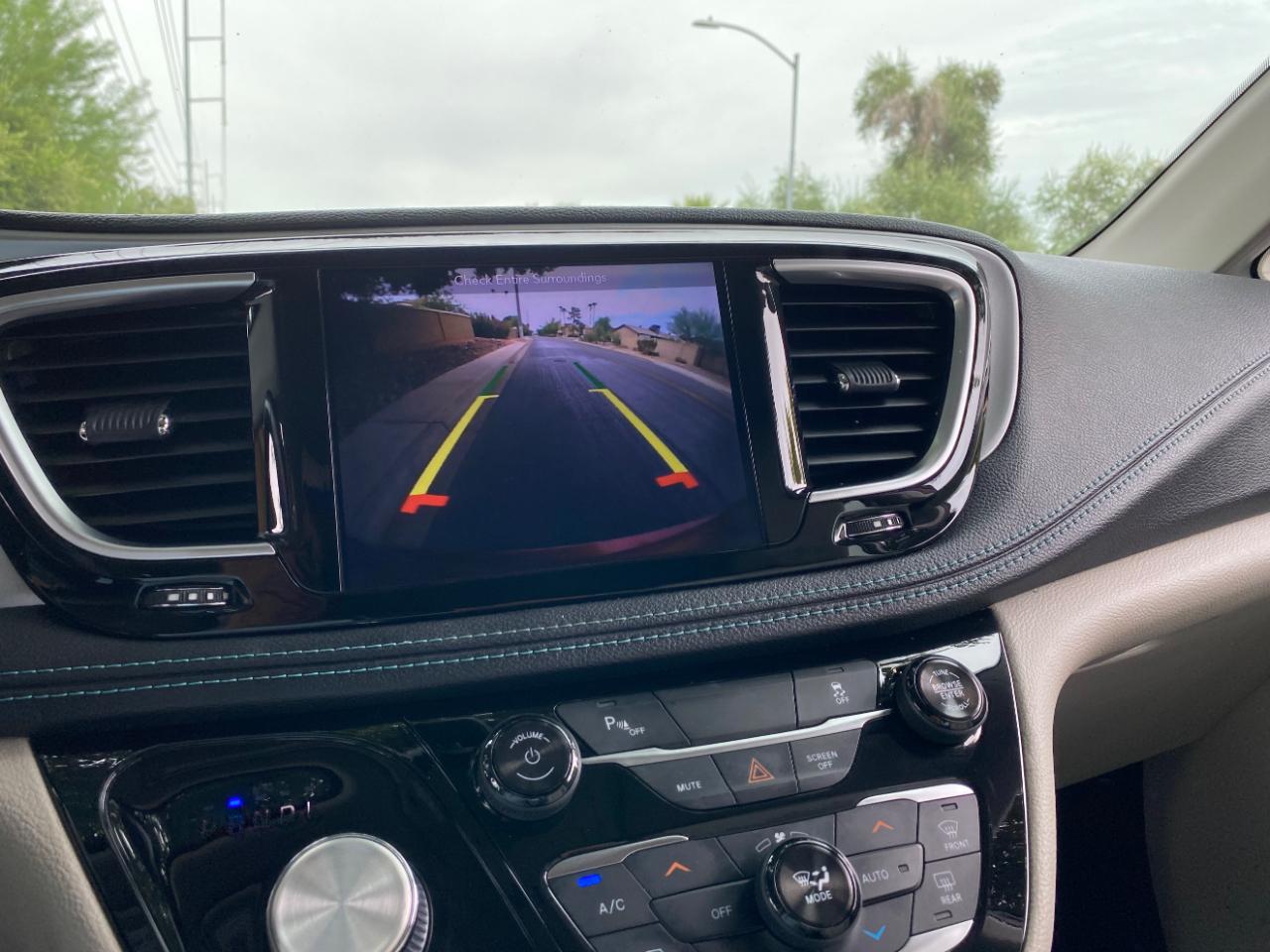 Chrysler Pacifica Hybrid  2018