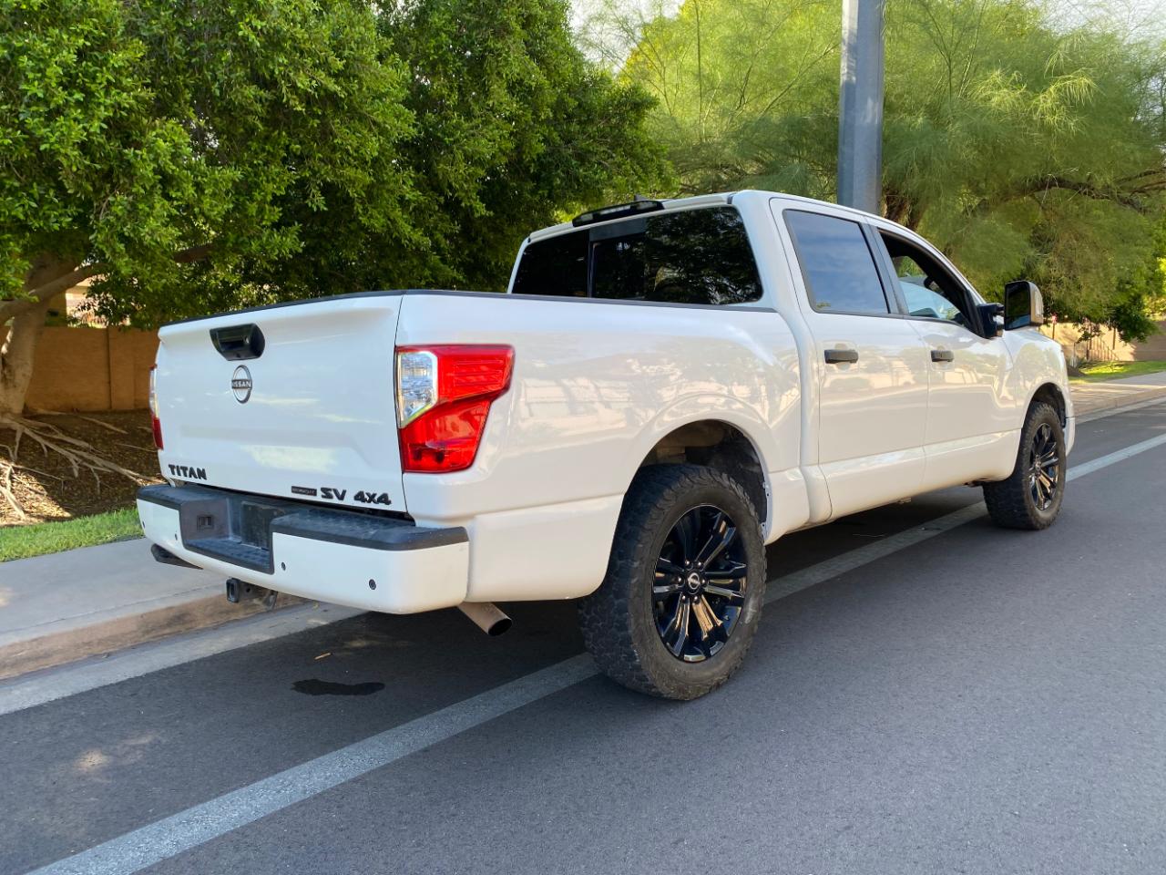 Nissan Titan 4x4 Crew Cab Platinum Reserve 2023