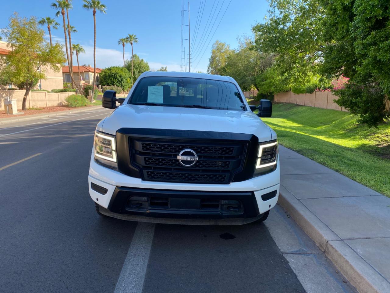 Nissan Titan 4x4 Crew Cab Platinum Reserve 2023