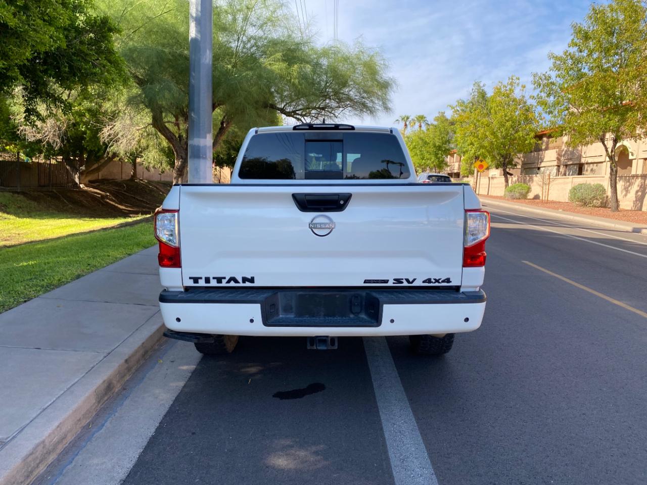Nissan Titan 4x4 Crew Cab Platinum Reserve 2023