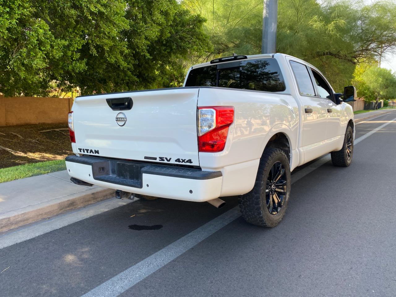 Nissan Titan 4x4 Crew Cab Platinum Reserve 2023