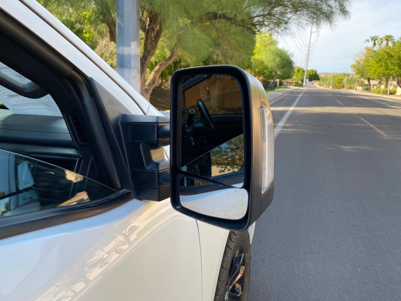 Nissan Titan 4x4 Crew Cab Platinum Reserve 2023