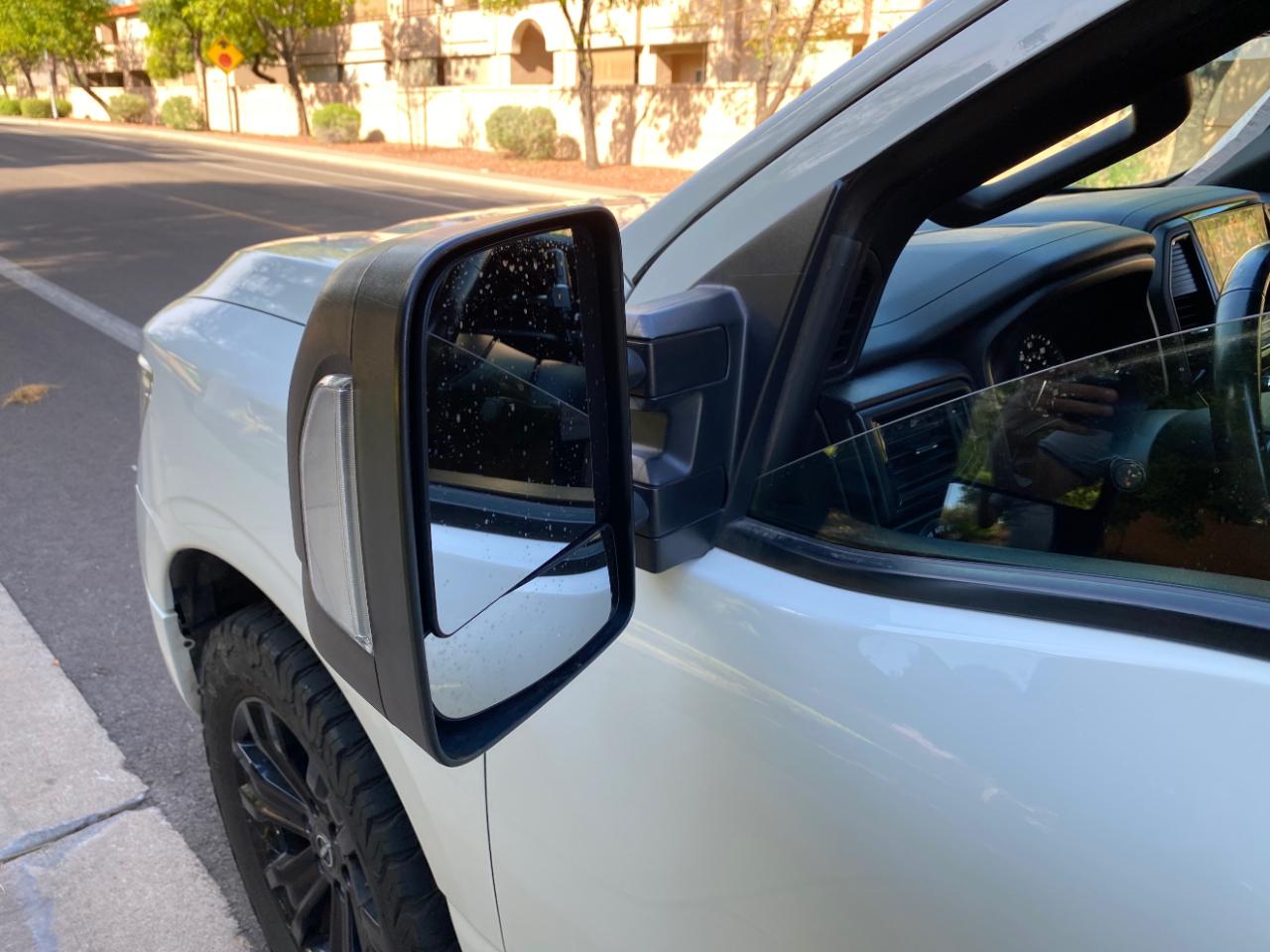 Nissan Titan 4x4 Crew Cab Platinum Reserve 2023