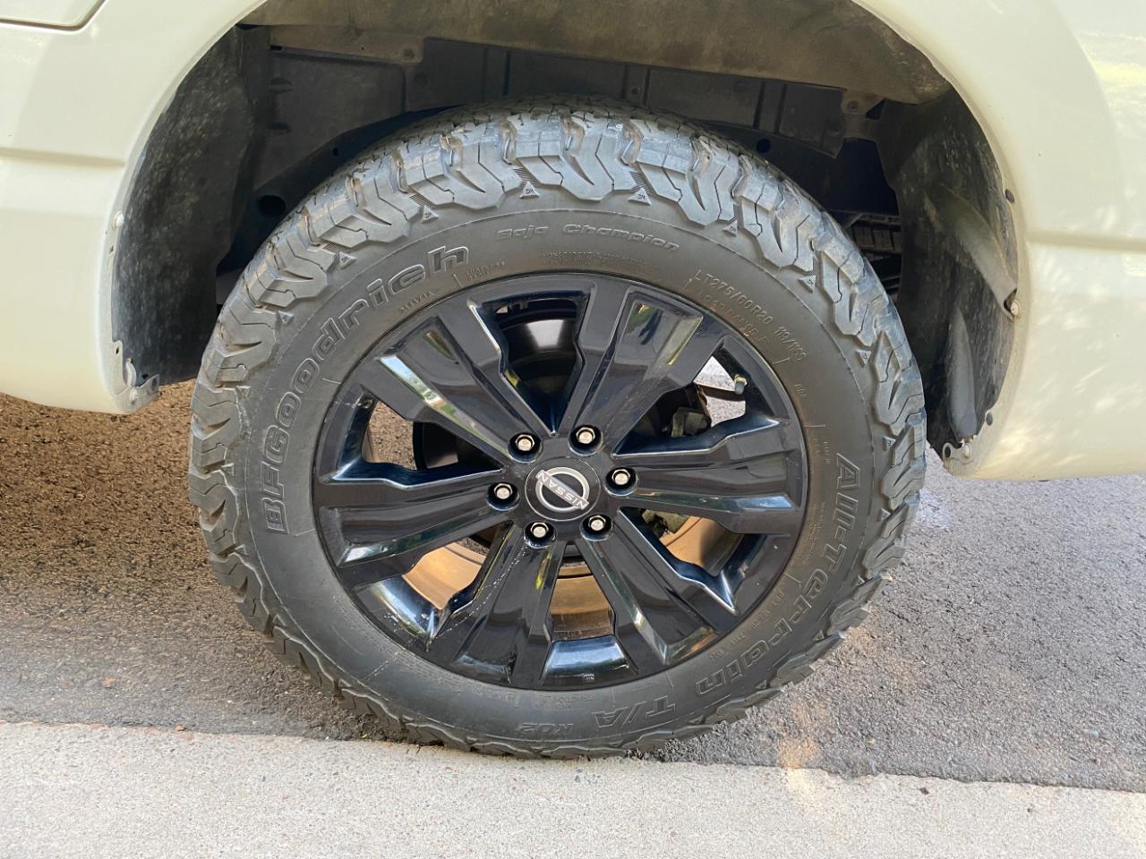 Nissan Titan 4x4 Crew Cab Platinum Reserve 2023