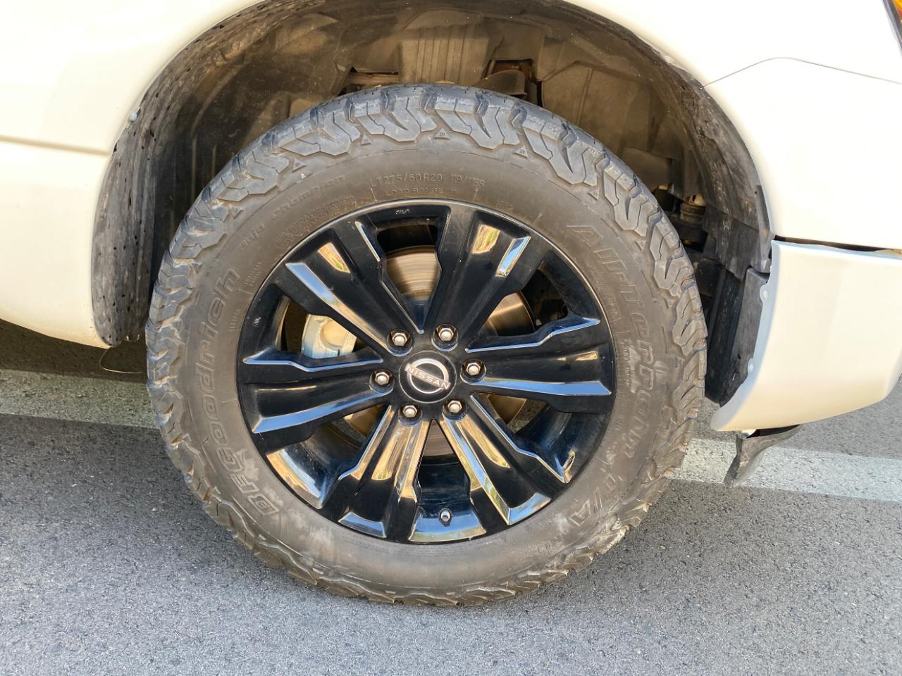 Nissan Titan 4x4 Crew Cab Platinum Reserve 2023