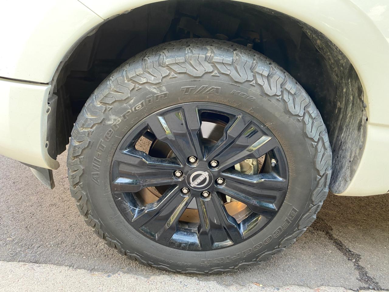 Nissan Titan 4x4 Crew Cab Platinum Reserve 2023