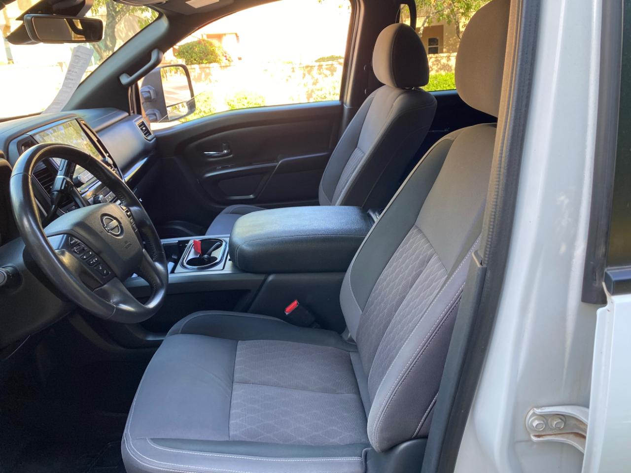 Nissan Titan 4x4 Crew Cab Platinum Reserve 2023
