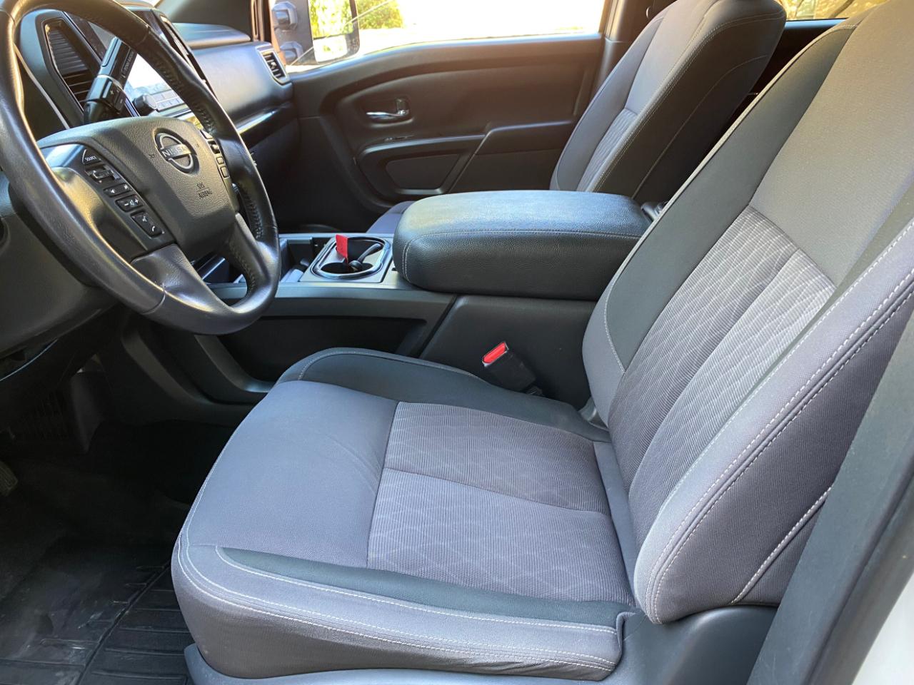 Nissan Titan 4x4 Crew Cab Platinum Reserve 2023