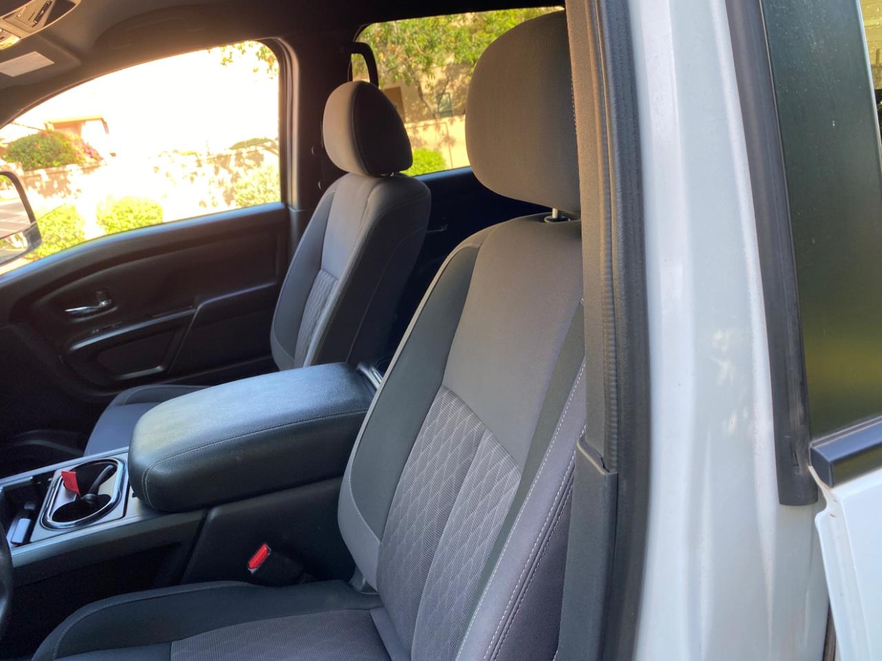 Nissan Titan 4x4 Crew Cab Platinum Reserve 2023