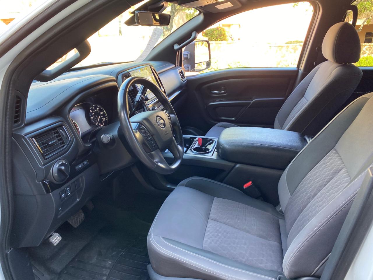 Nissan Titan 4x4 Crew Cab Platinum Reserve 2023