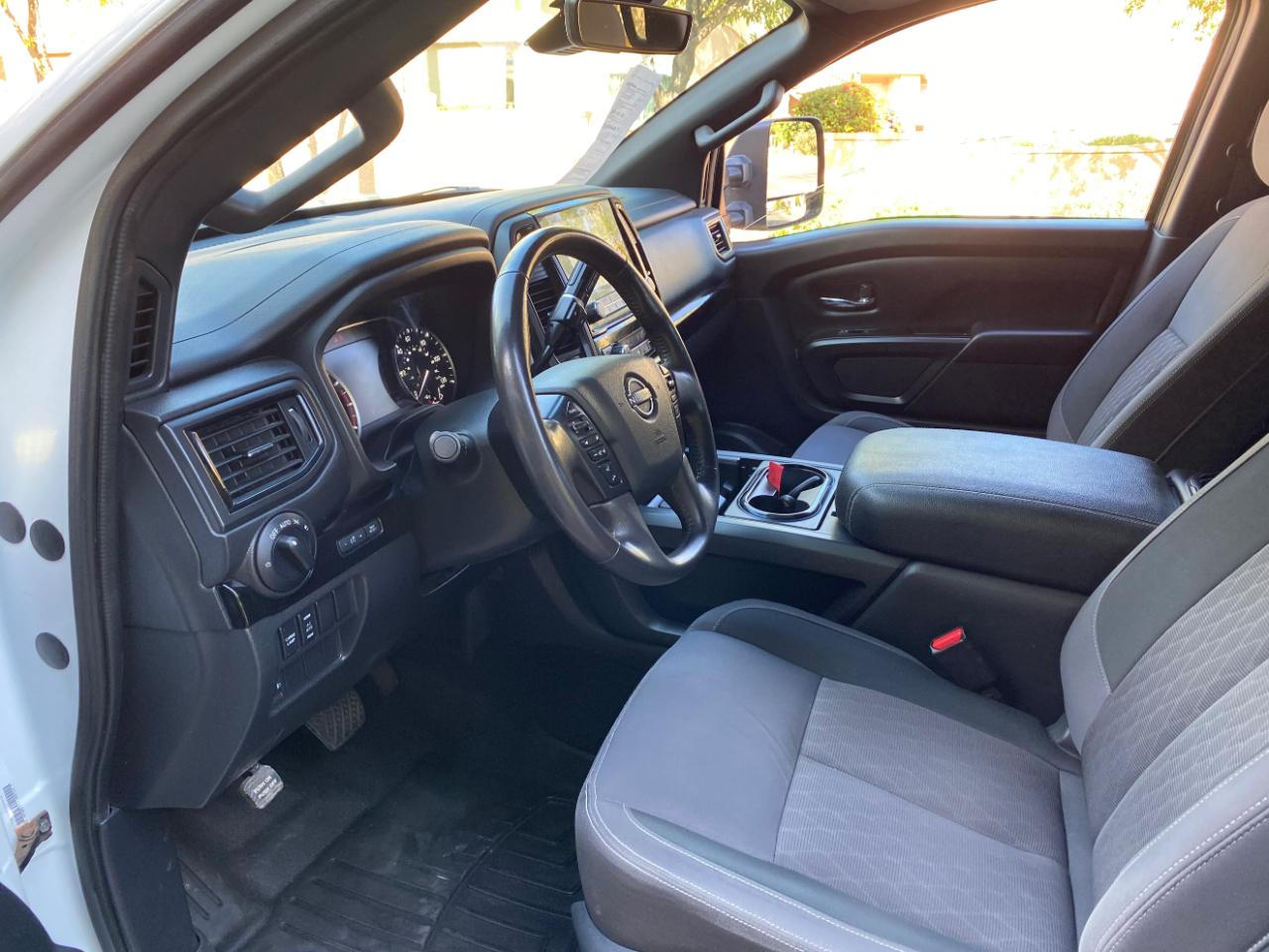 Nissan Titan 4x4 Crew Cab Platinum Reserve 2023