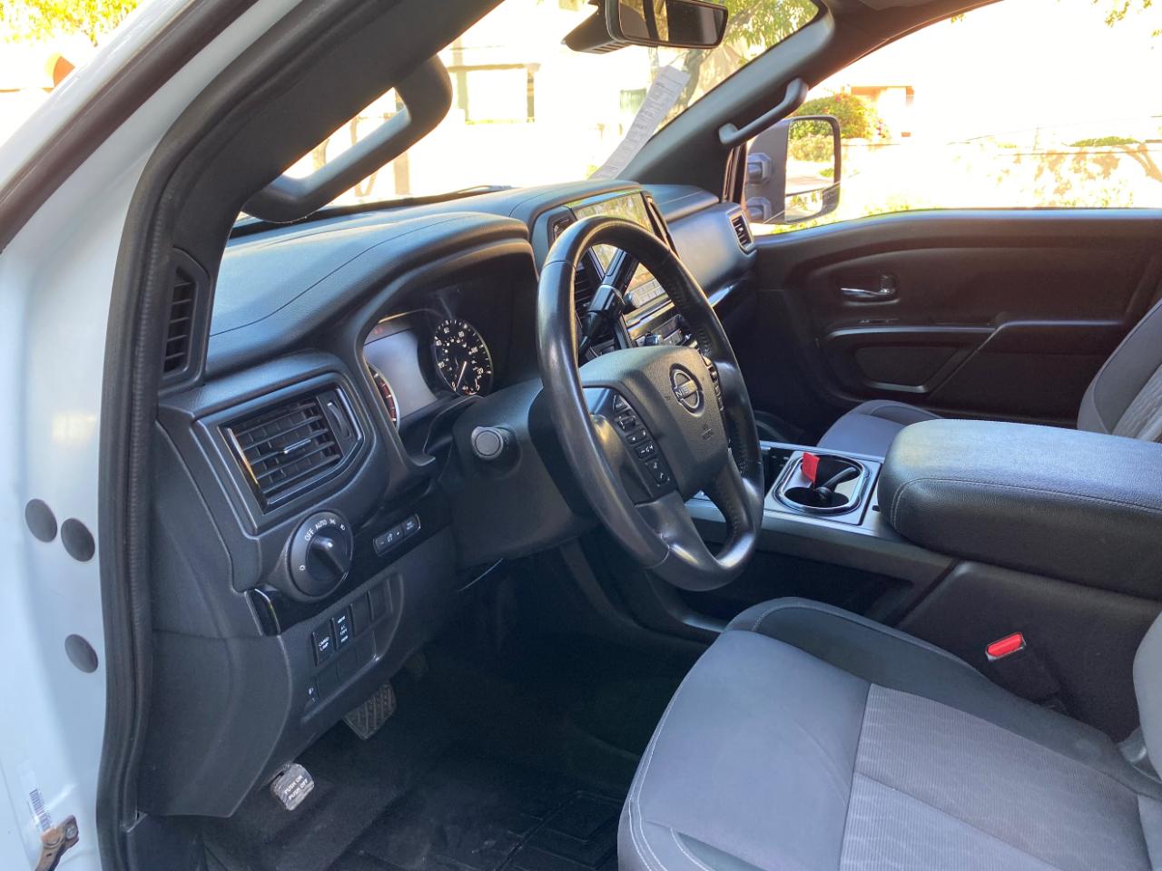 Nissan Titan 4x4 Crew Cab Platinum Reserve 2023