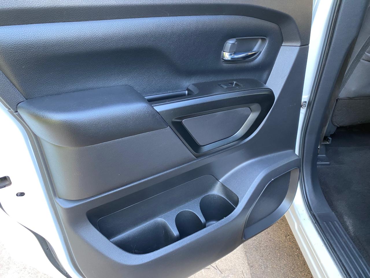 Nissan Titan 4x4 Crew Cab Platinum Reserve 2023