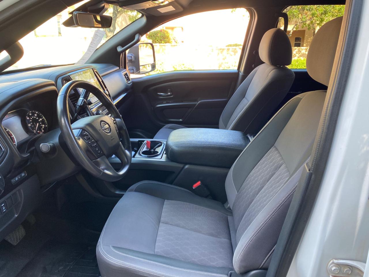 Nissan Titan 4x4 Crew Cab Platinum Reserve 2023