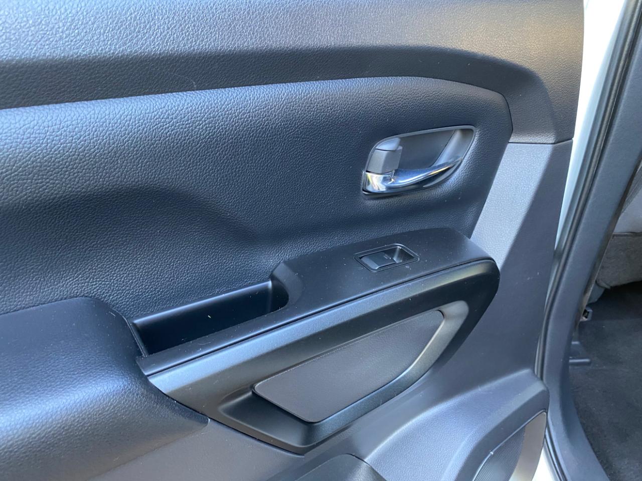 Nissan Titan 4x4 Crew Cab Platinum Reserve 2023