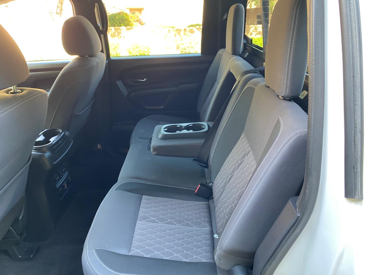 Nissan Titan 4x4 Crew Cab Platinum Reserve 2023