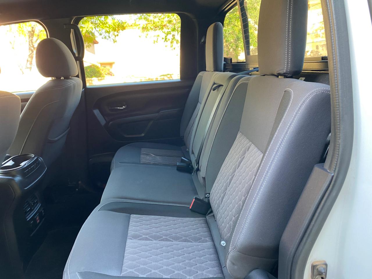 Nissan Titan 4x4 Crew Cab Platinum Reserve 2023