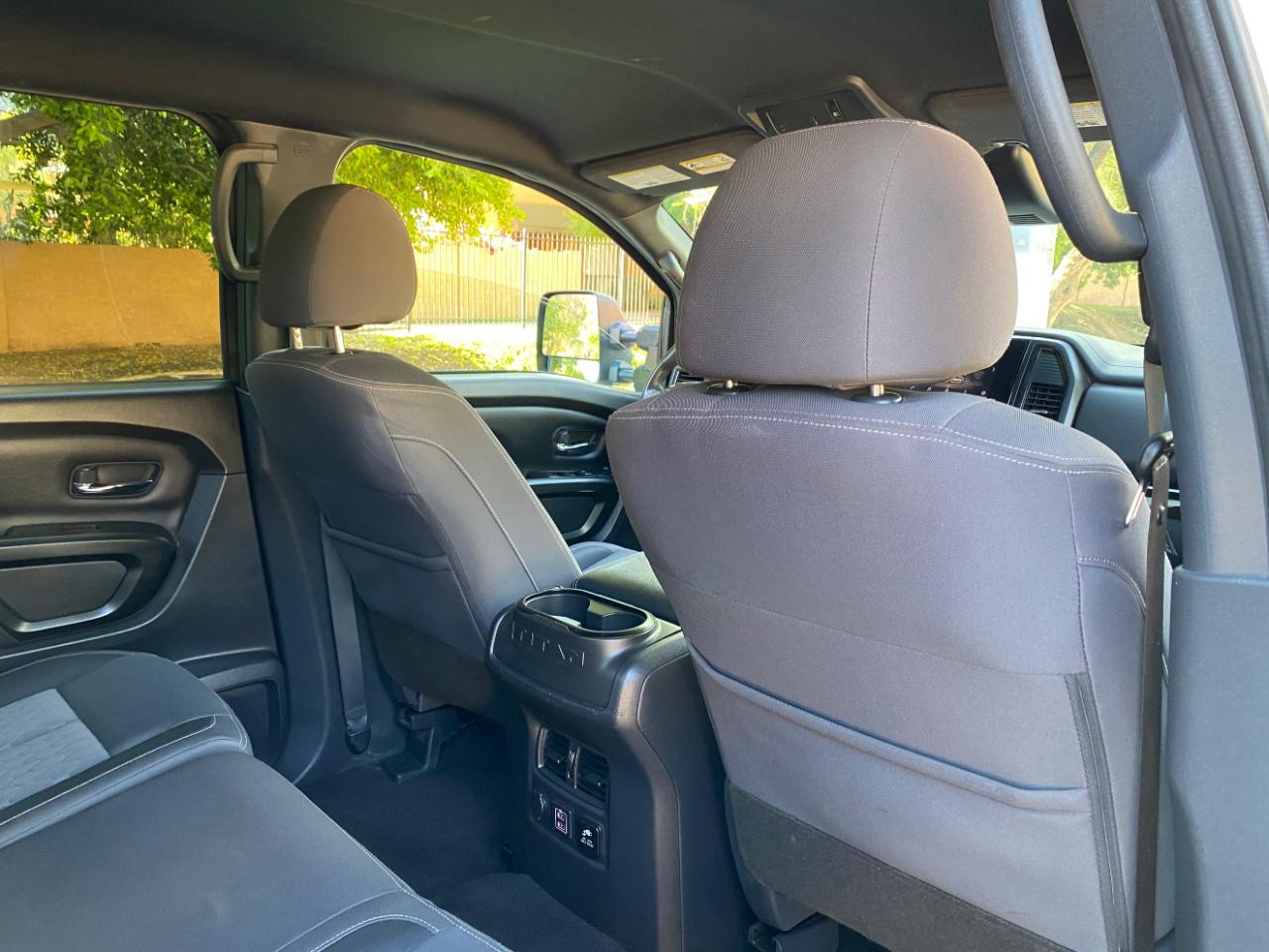 Nissan Titan 4x4 Crew Cab Platinum Reserve 2023