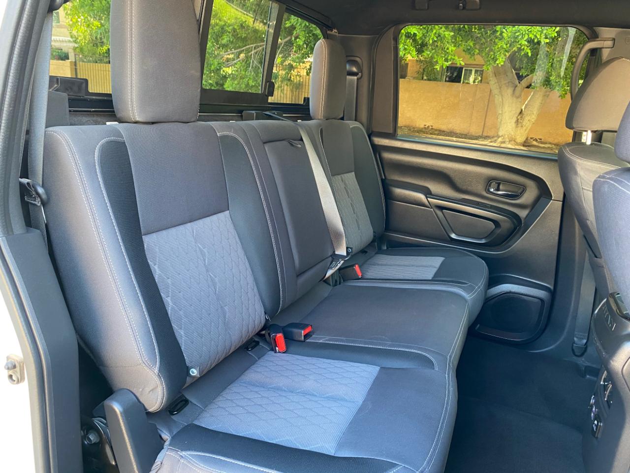 Nissan Titan 4x4 Crew Cab Platinum Reserve 2023