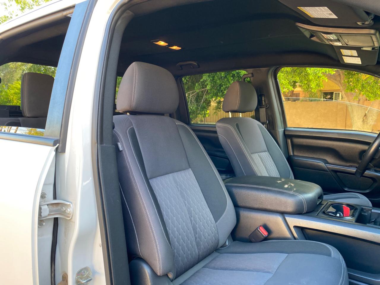 Nissan Titan 4x4 Crew Cab Platinum Reserve 2023