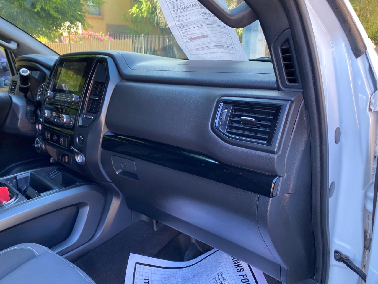 Nissan Titan 4x4 Crew Cab Platinum Reserve 2023