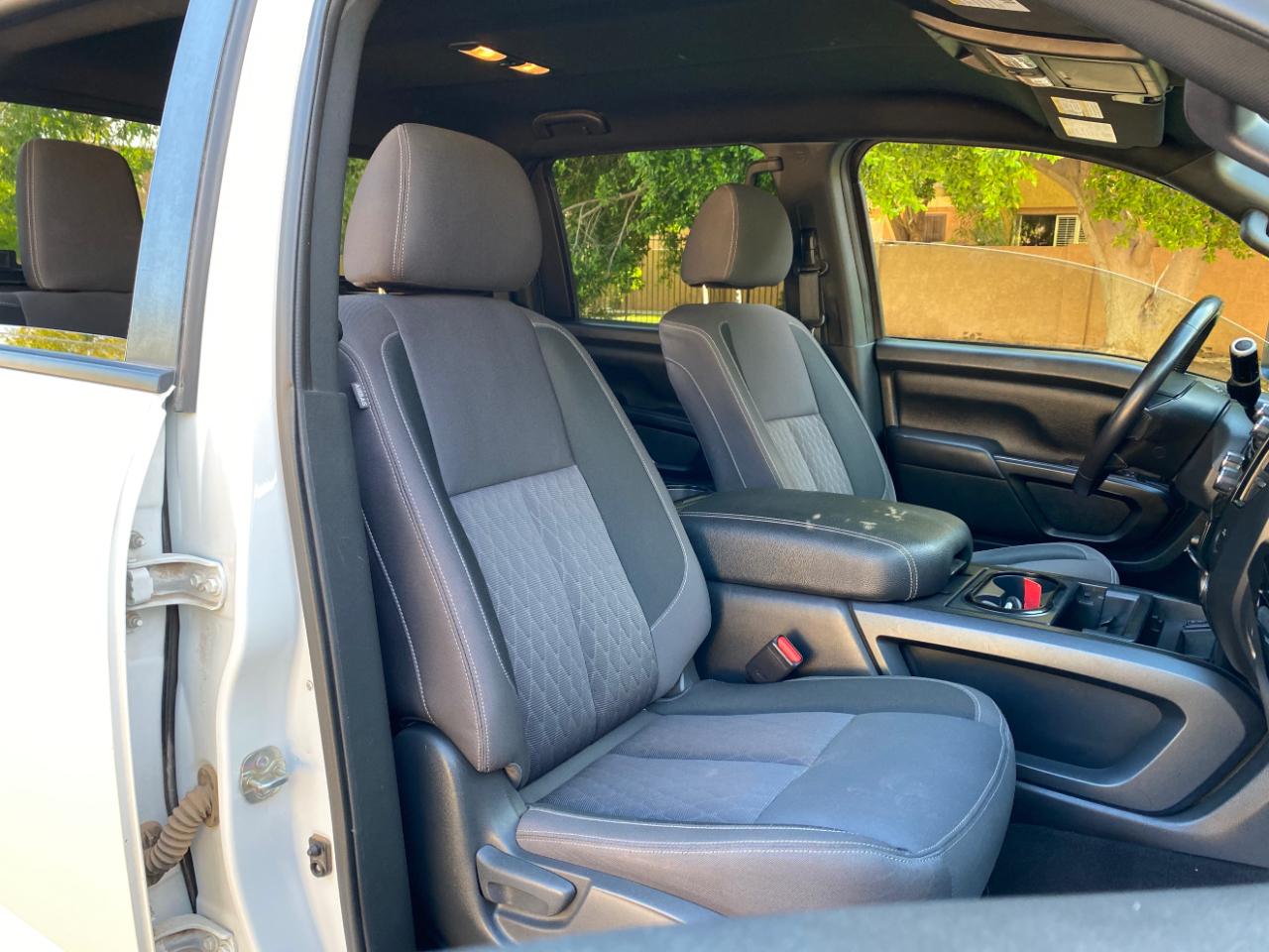 Nissan Titan 4x4 Crew Cab Platinum Reserve 2023