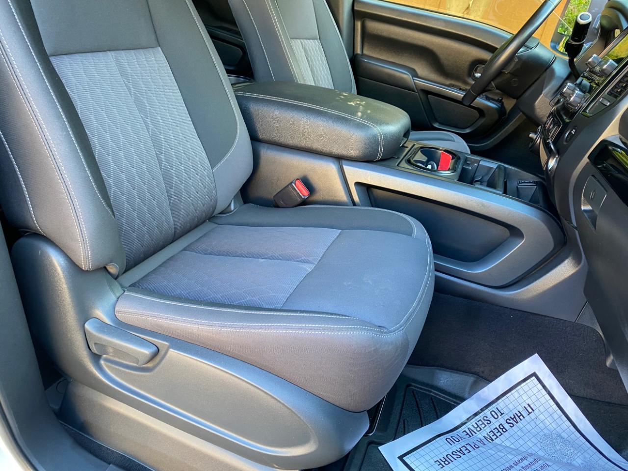 Nissan Titan 4x4 Crew Cab Platinum Reserve 2023