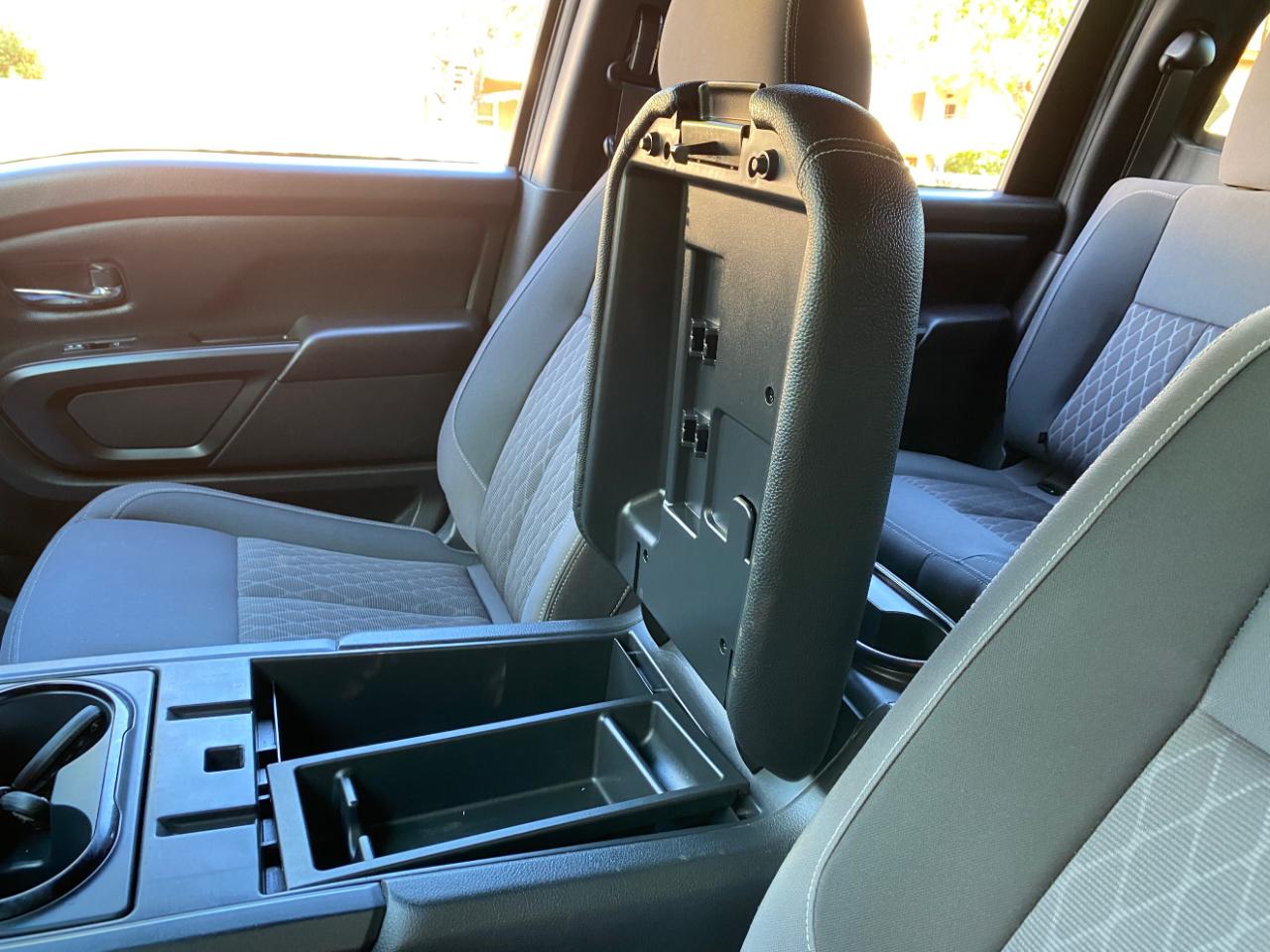 Nissan Titan 4x4 Crew Cab Platinum Reserve 2023
