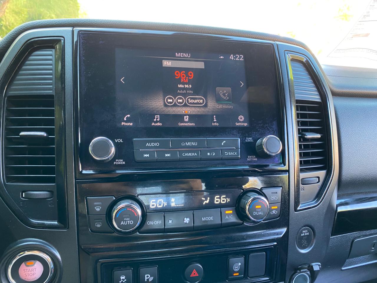 Nissan Titan 4x4 Crew Cab Platinum Reserve 2023