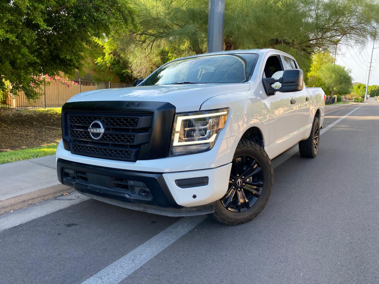 Nissan Titan 4x4 Crew Cab Platinum Reserve 2023