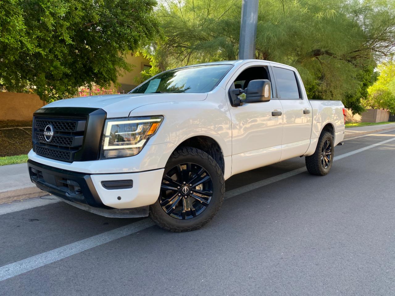 Nissan Titan 4x4 Crew Cab Platinum Reserve 2023
