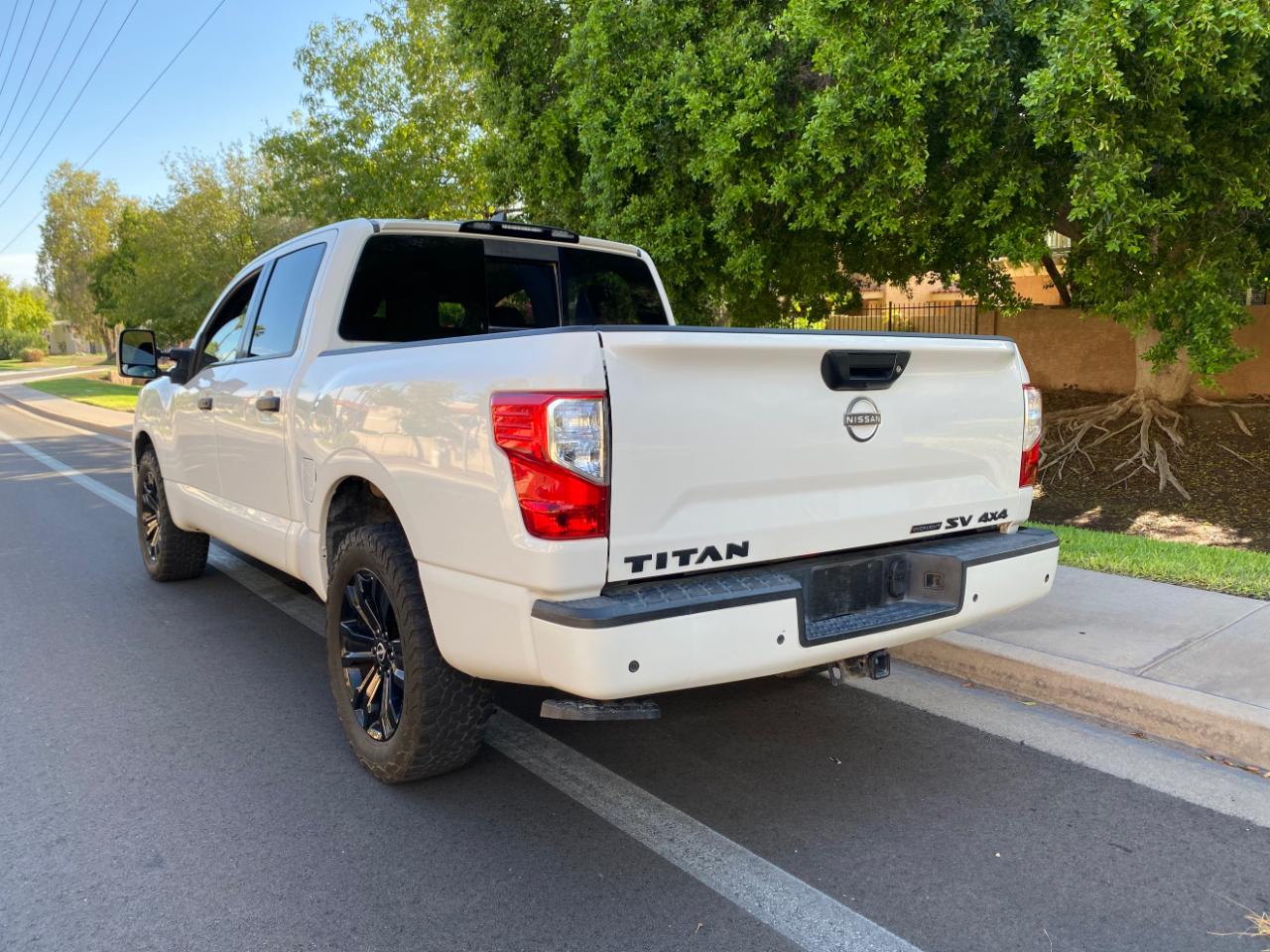 Nissan Titan 4x4 Crew Cab Platinum Reserve 2023