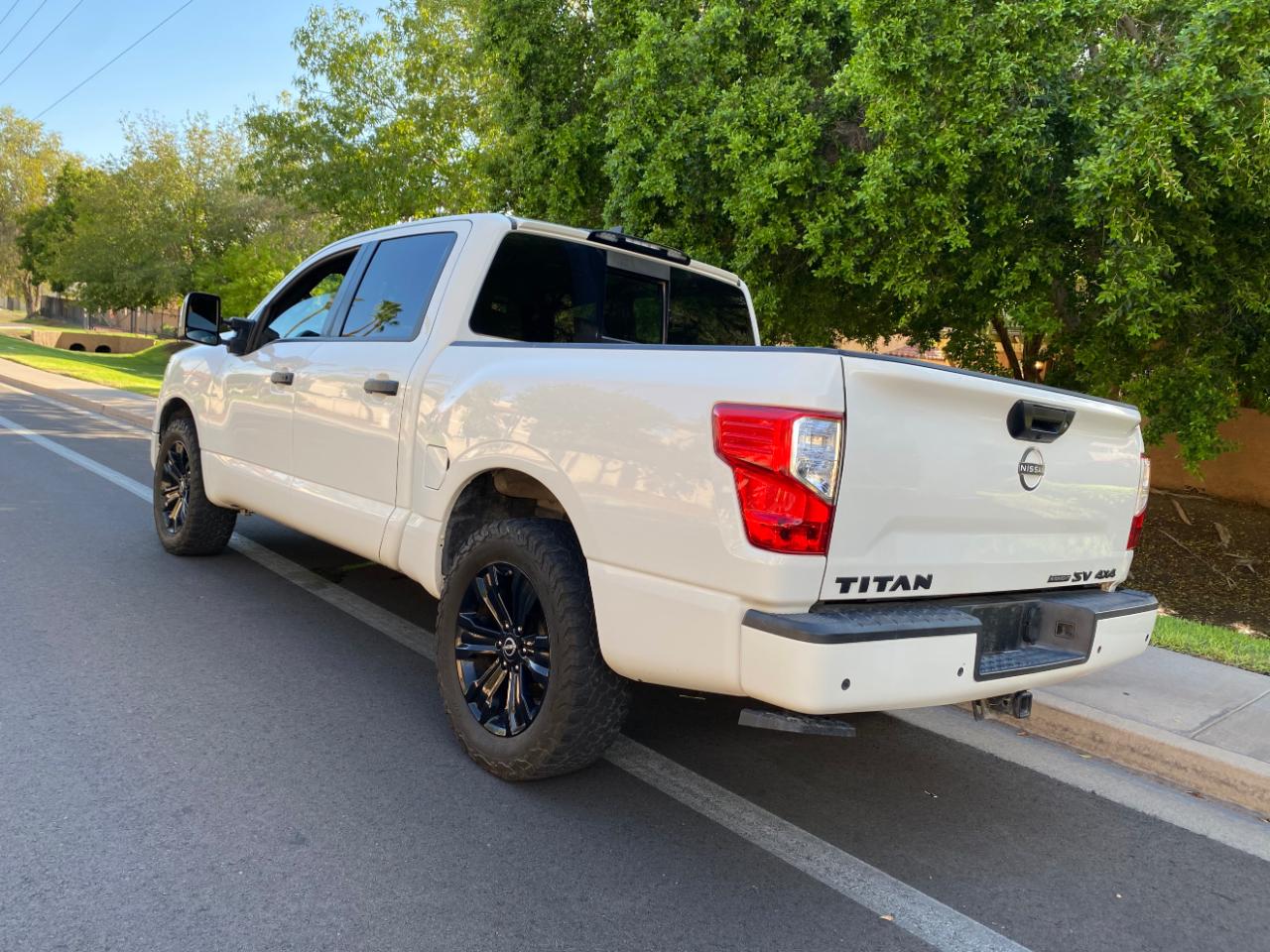 Nissan Titan 4x4 Crew Cab Platinum Reserve 2023