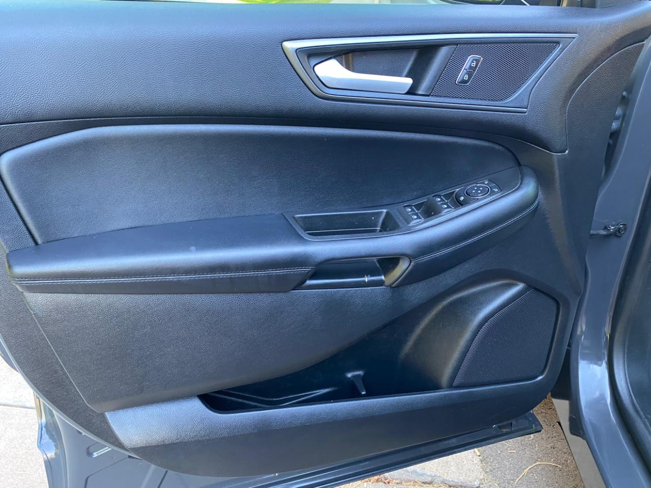 Ford Edge SE FWD 2021