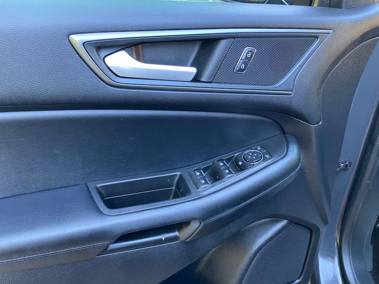 Ford Edge SE FWD 2021