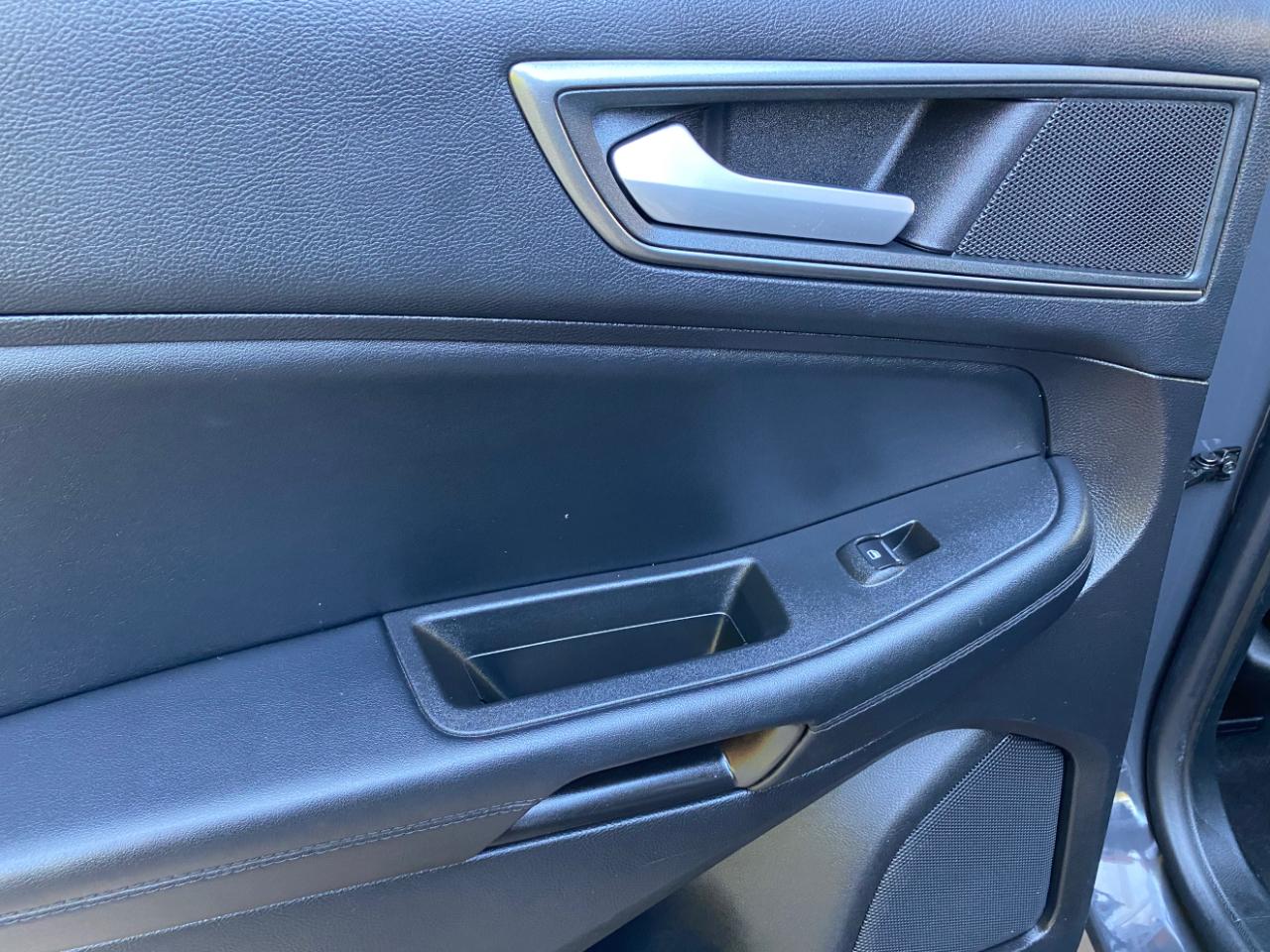 Ford Edge SE FWD 2021