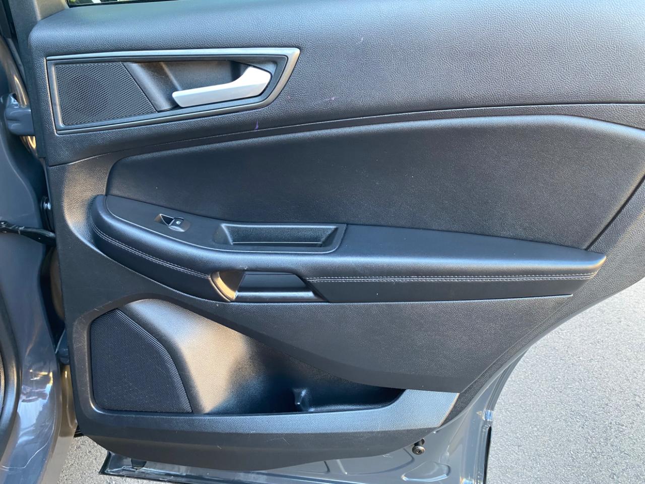 Ford Edge SE FWD 2021