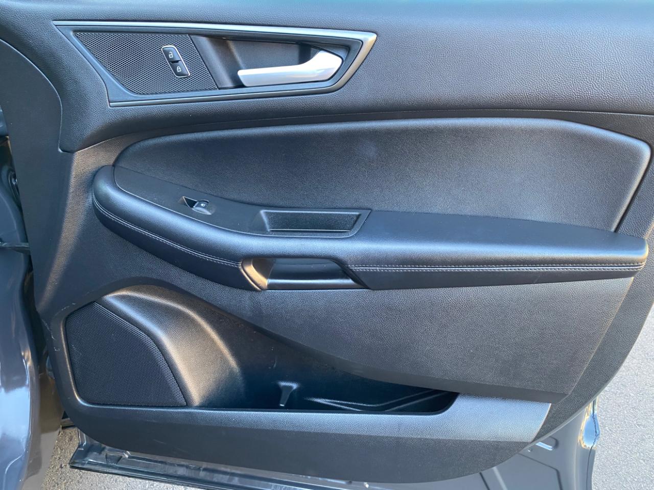 Ford Edge SE FWD 2021