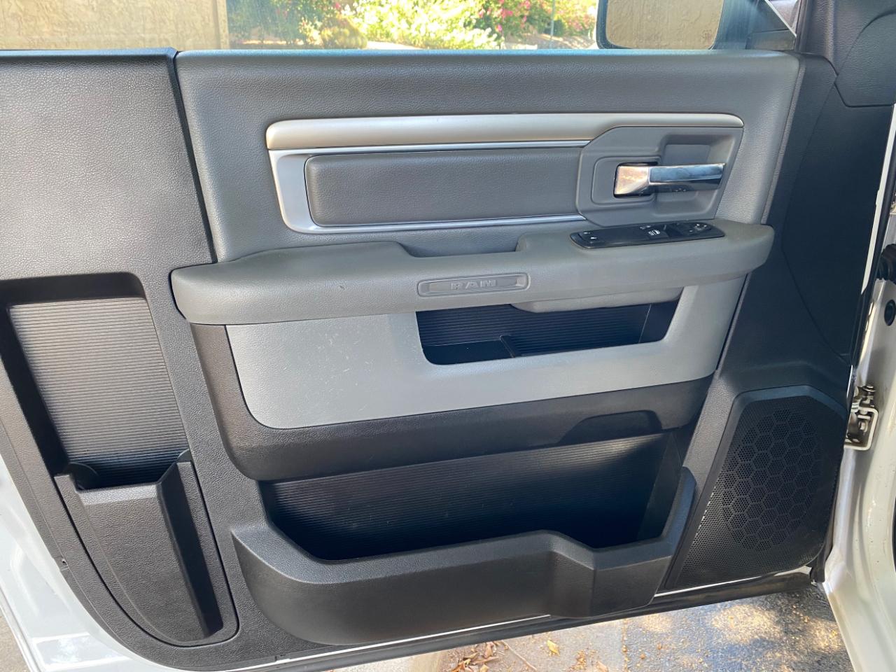 RAM 1500 Tradesman 4x2 Reg Cab 8' Box 2018