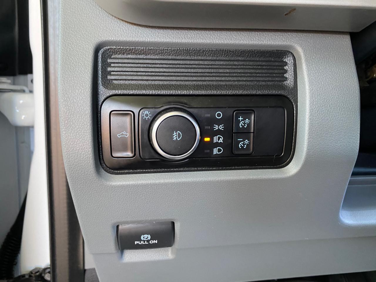 Ford Super Duty F-250 SRW XL 4WD Crew Cab 6.75' Box 2023