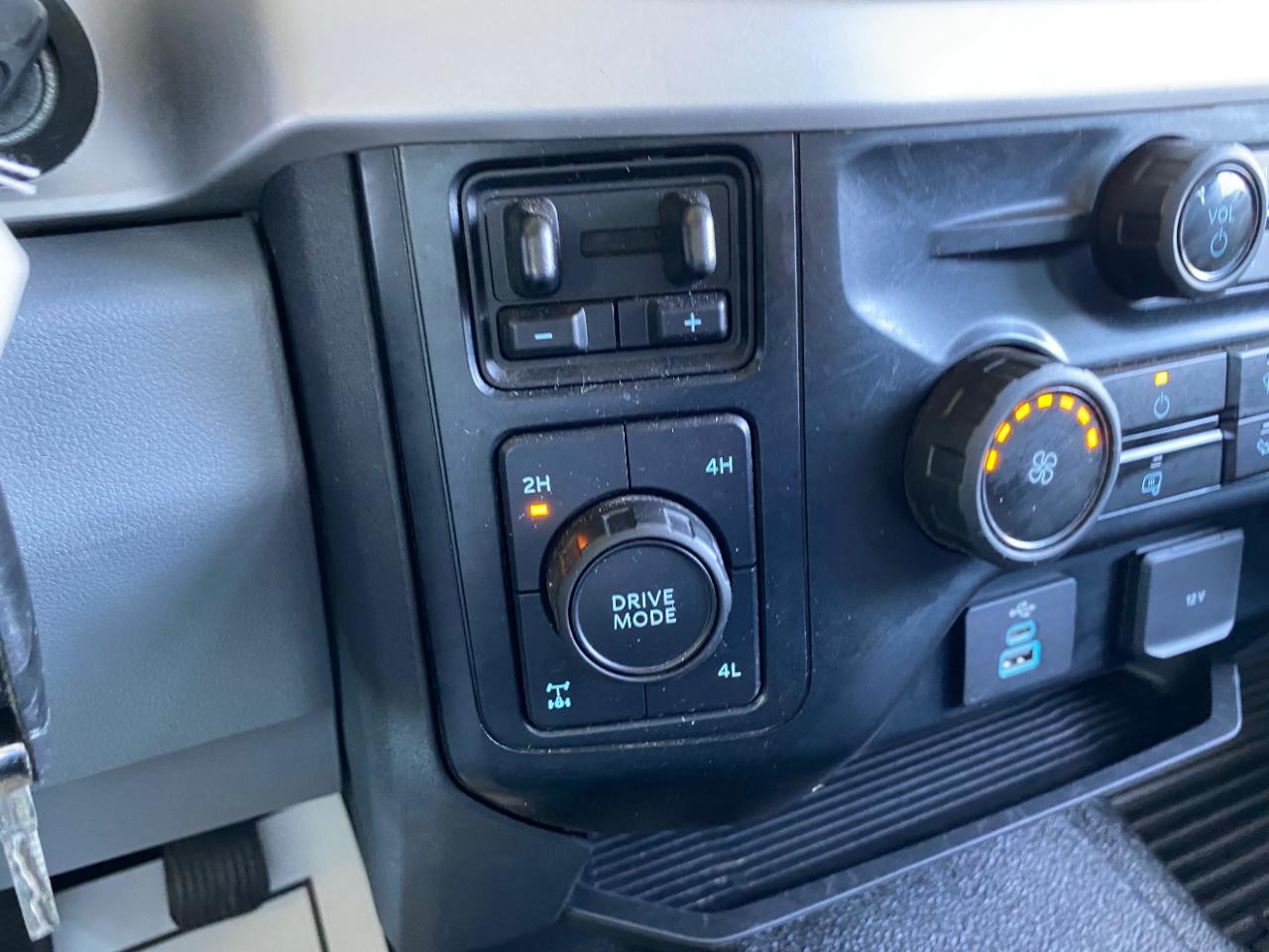 Ford Super Duty F-250 SRW XL 4WD Crew Cab 6.75' Box 2023