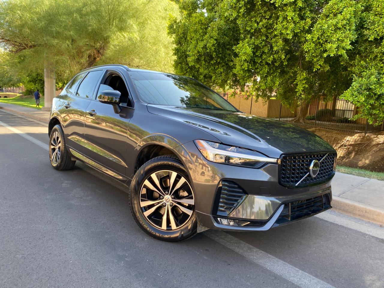 Volvo XC60 B5 AWD Core Dark Theme 2024