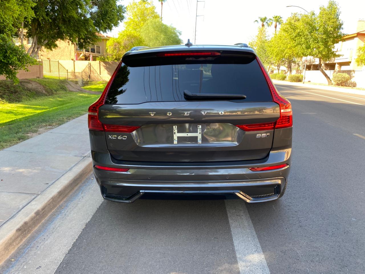 Volvo XC60 B5 AWD Core Dark Theme 2024