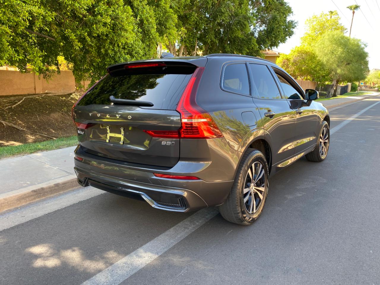 Volvo XC60 B5 AWD Core Dark Theme 2024