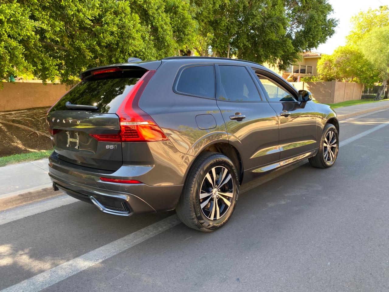 Volvo XC60 B5 AWD Core Dark Theme 2024