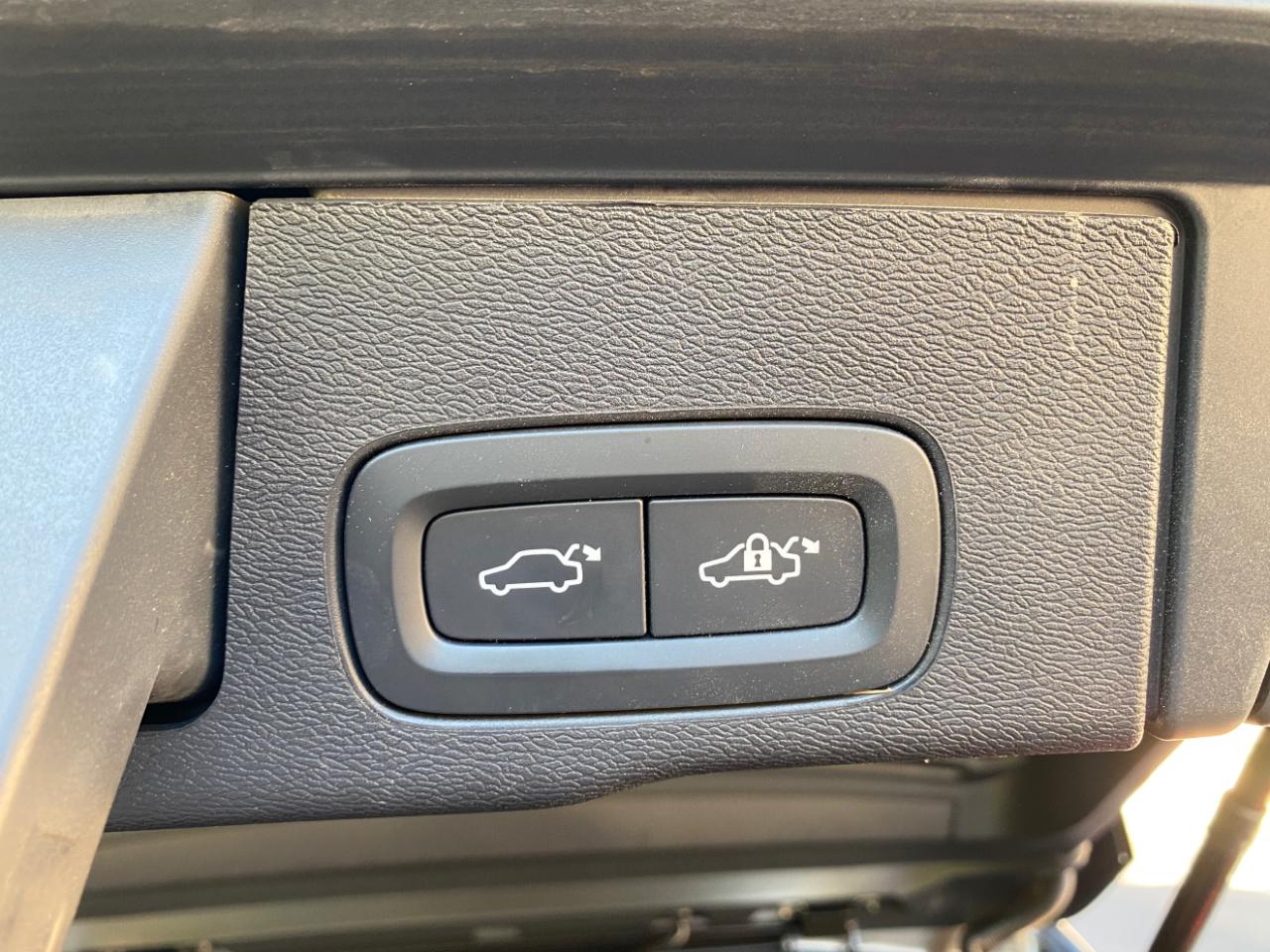 Volvo XC60 B5 AWD Core Dark Theme 2024